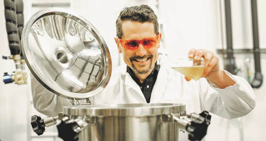 beer-scientist-brewer